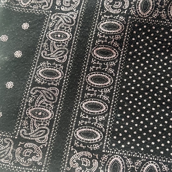 Stylenanda 3ce black Paisley cropped baby tee t shirt - Picture 4 of 10